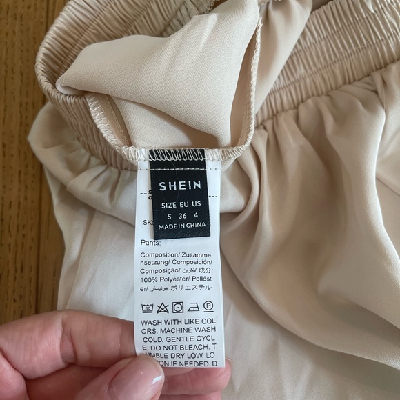 Silky cream coloured set - Picture 9 of 9